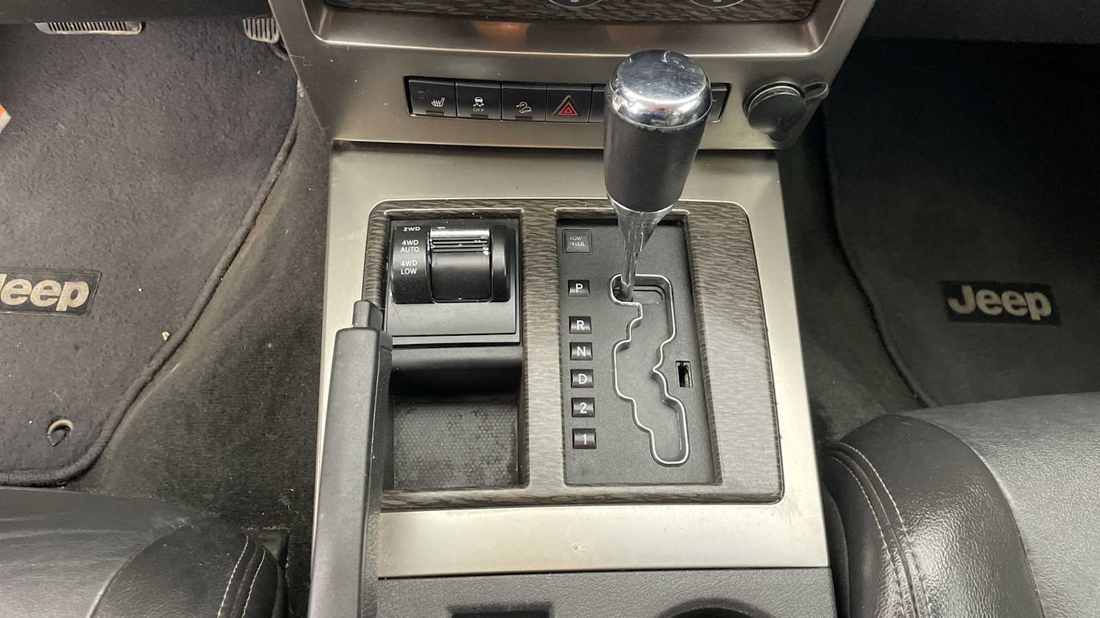 Thumbnail: 2012 Jeep Liberty - 20