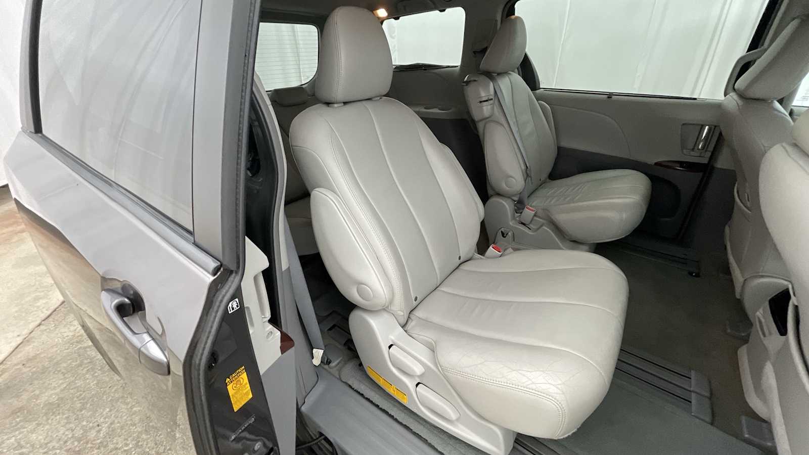 Thumbnail: 2013 Toyota Sienna - 10
