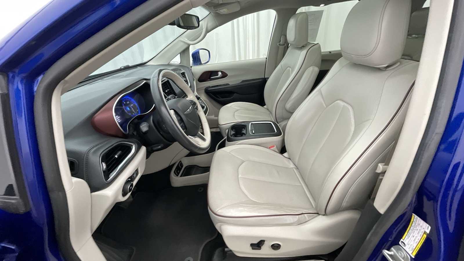 Thumbnail: 2020 Chrysler Pacifica - 6