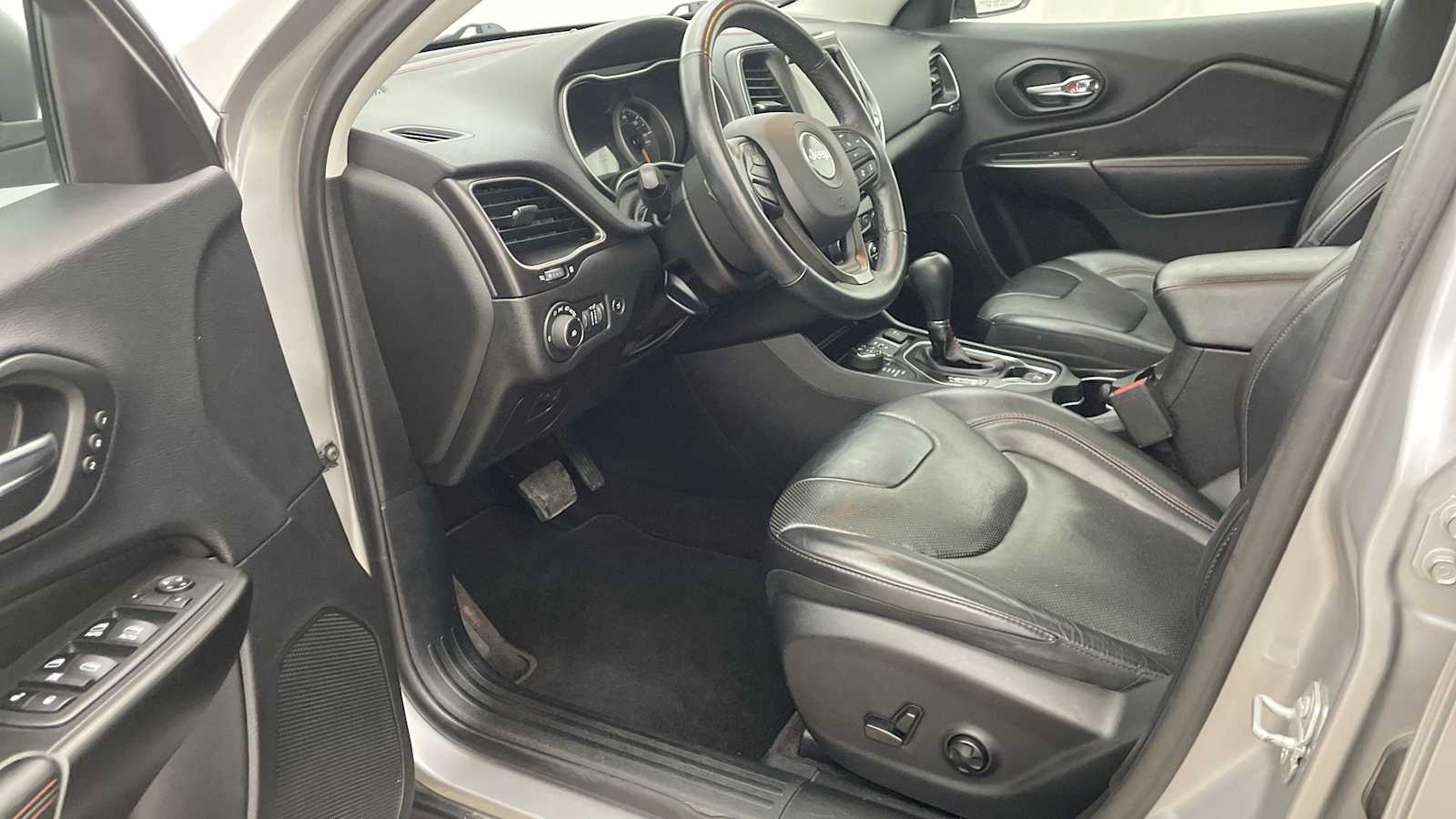 Thumbnail: 2019 Jeep Cherokee - 2