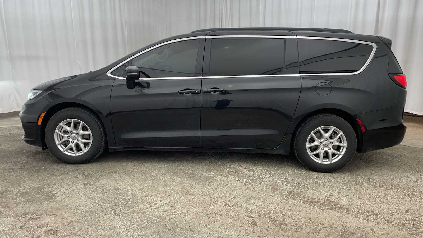 Thumbnail: 2022 Chrysler Pacifica - 31