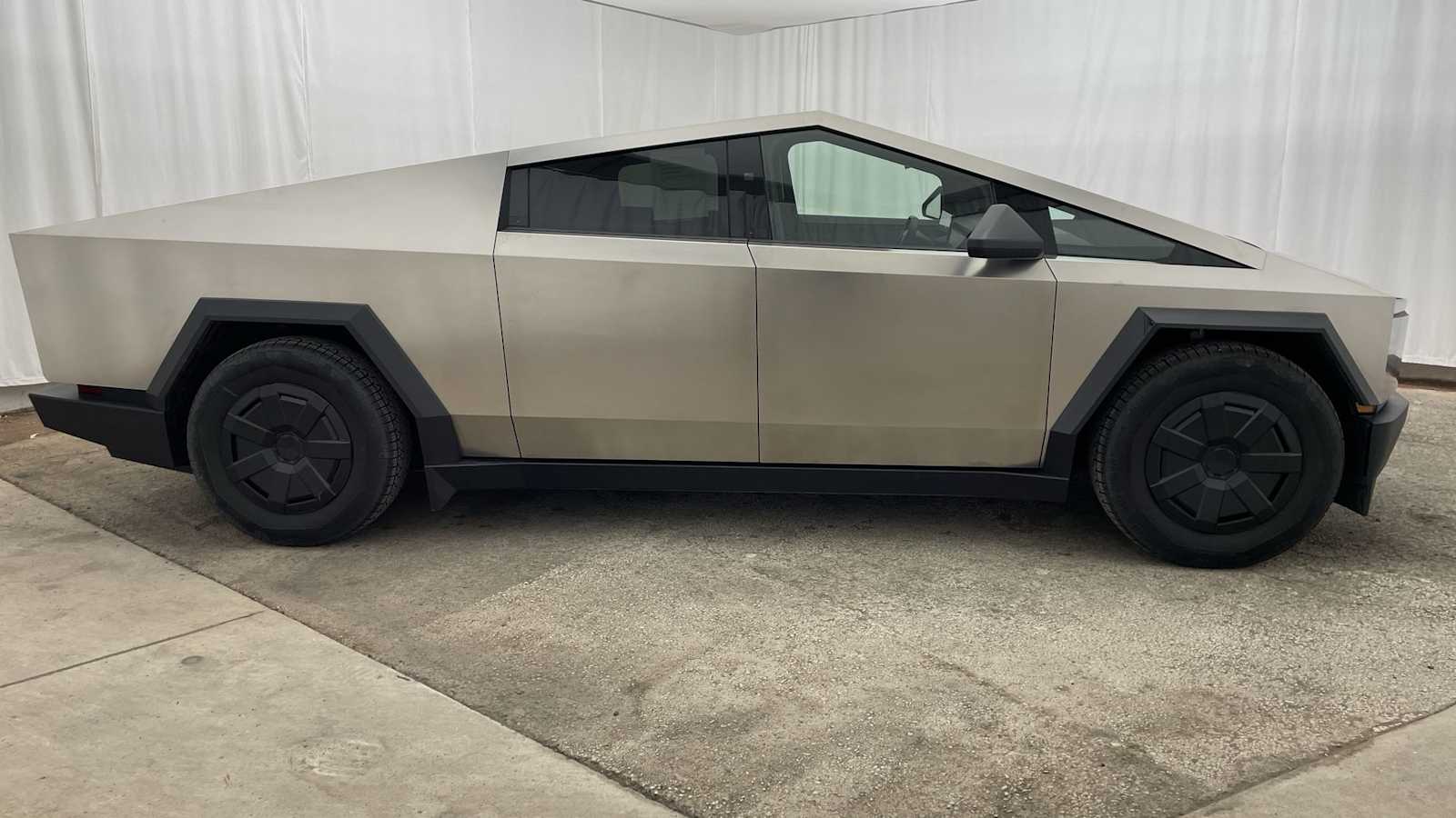 Thumbnail: 2024 Tesla Cybertruck - 30