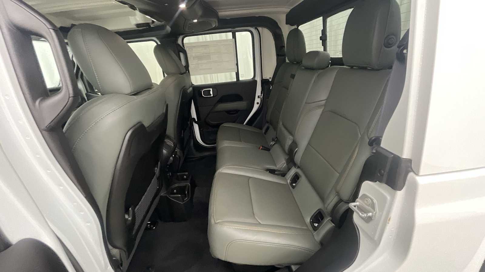 Thumbnail: 2025 Jeep Gladiator - 9