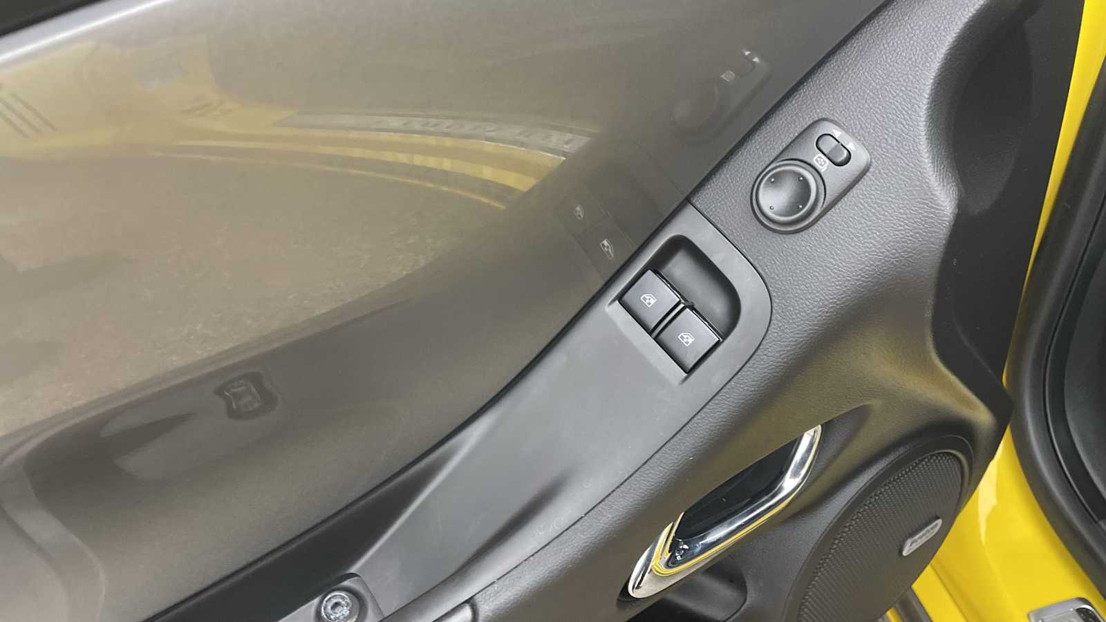 Thumbnail: 2011 Chevrolet Camaro - 6