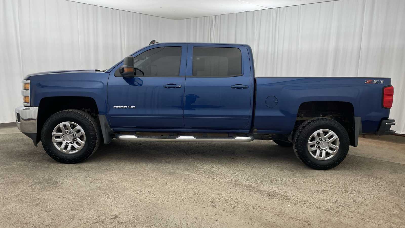 Thumbnail: 2018 Chevrolet Silverado 3500 - 30