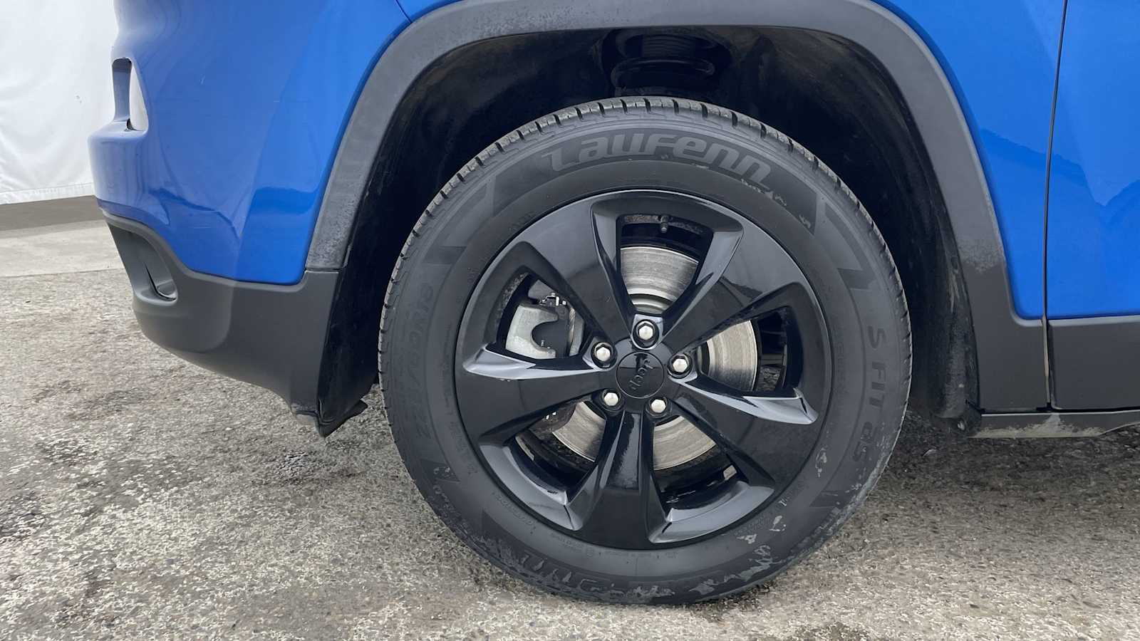 Thumbnail: 2018 Jeep Cherokee - 36