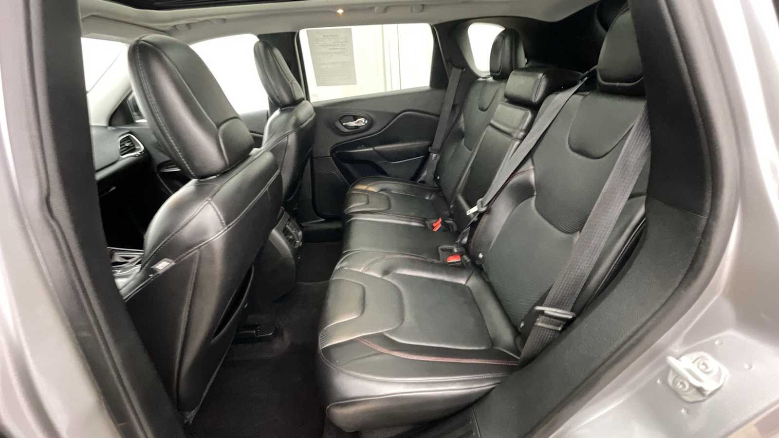 Thumbnail: 2019 Jeep Cherokee - 10