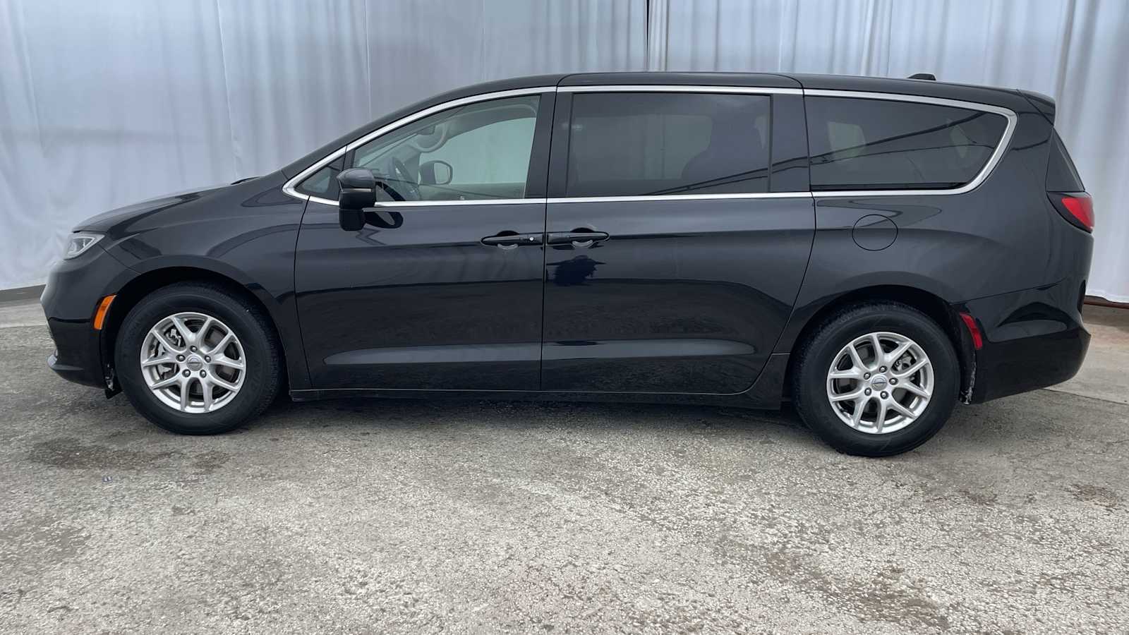 Thumbnail: 2023 Chrysler Pacifica - 29