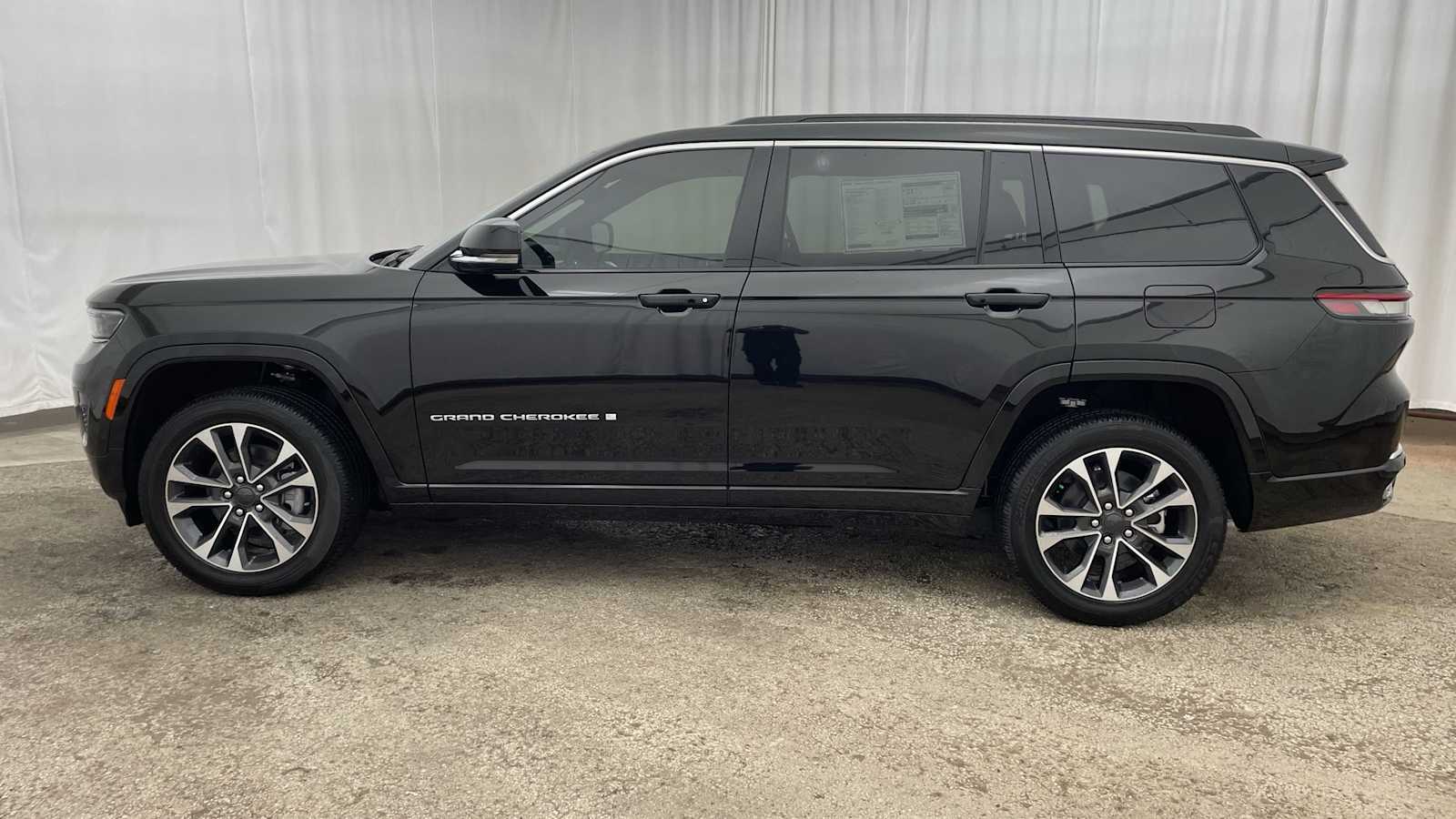 Thumbnail: 2025 Jeep Grand Cherokee - 36