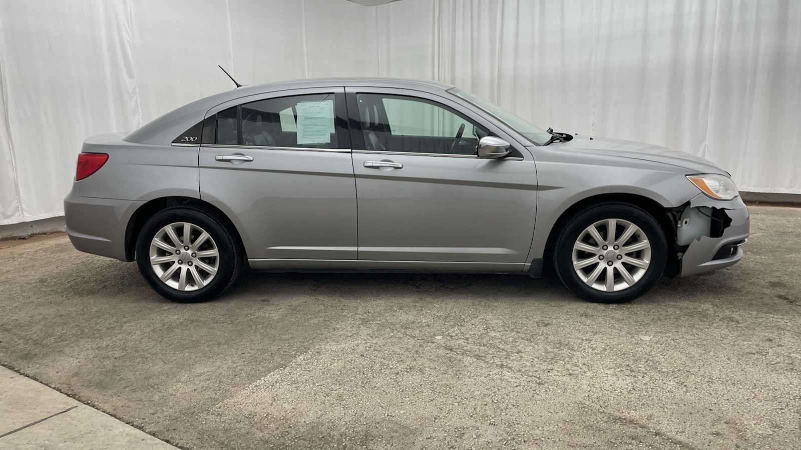 Thumbnail: 2014 Chrysler 200 - 29