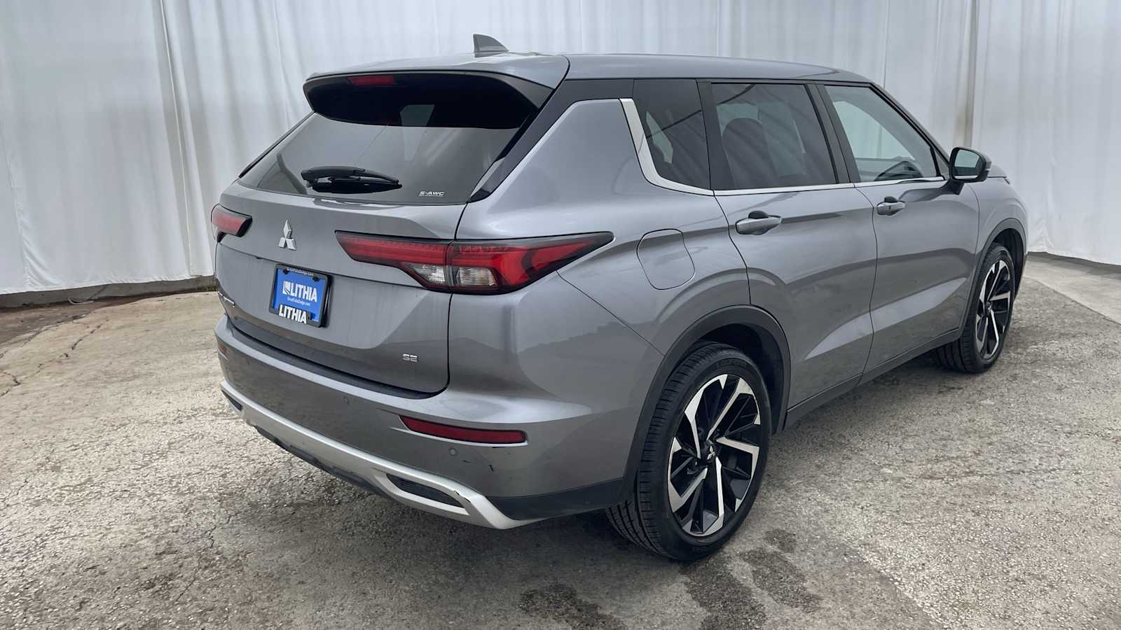 Thumbnail: 2023 Mitsubishi Outlander - 33