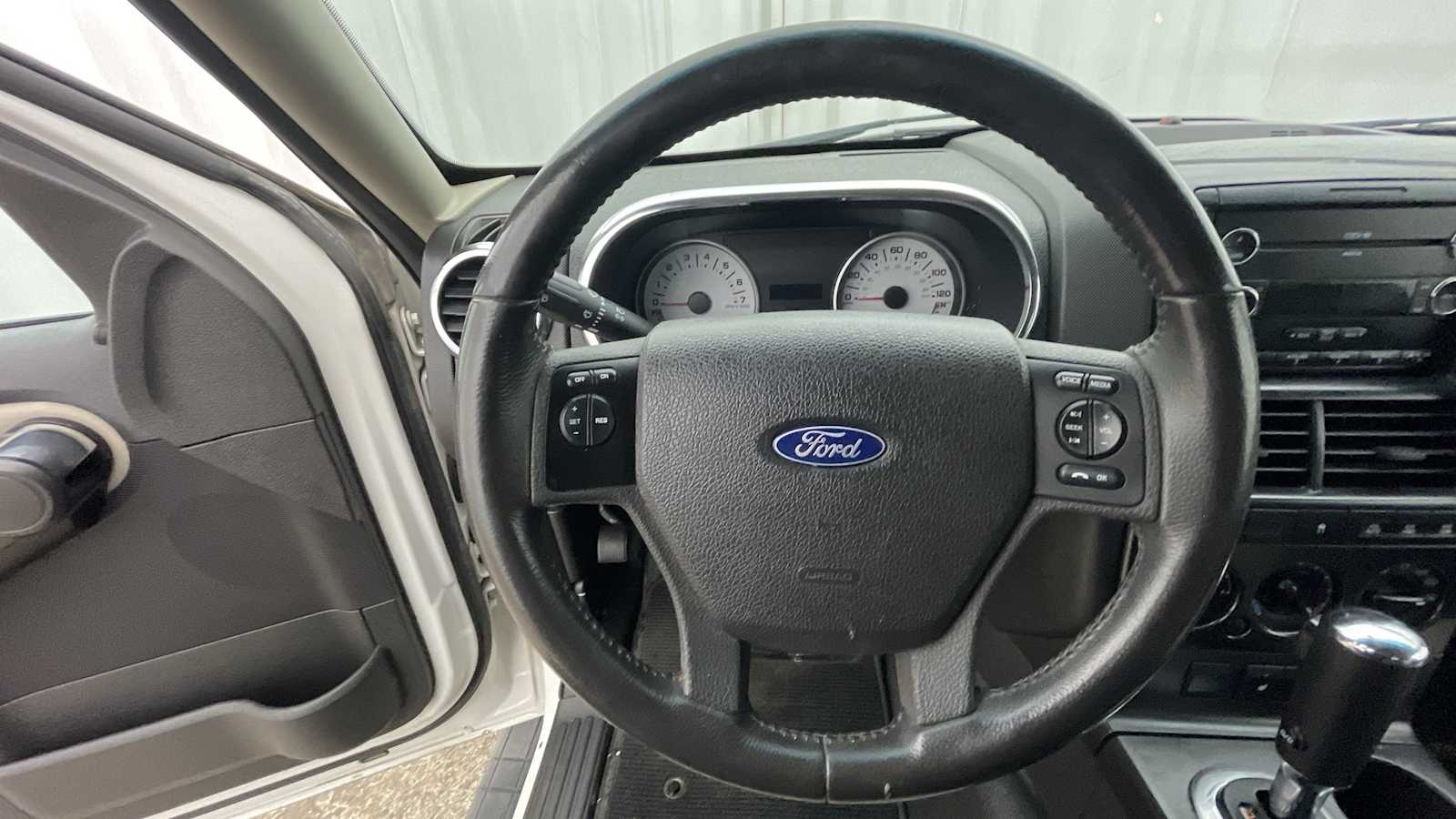 Thumbnail: 2008 Ford Explorer Sport Trac - 10