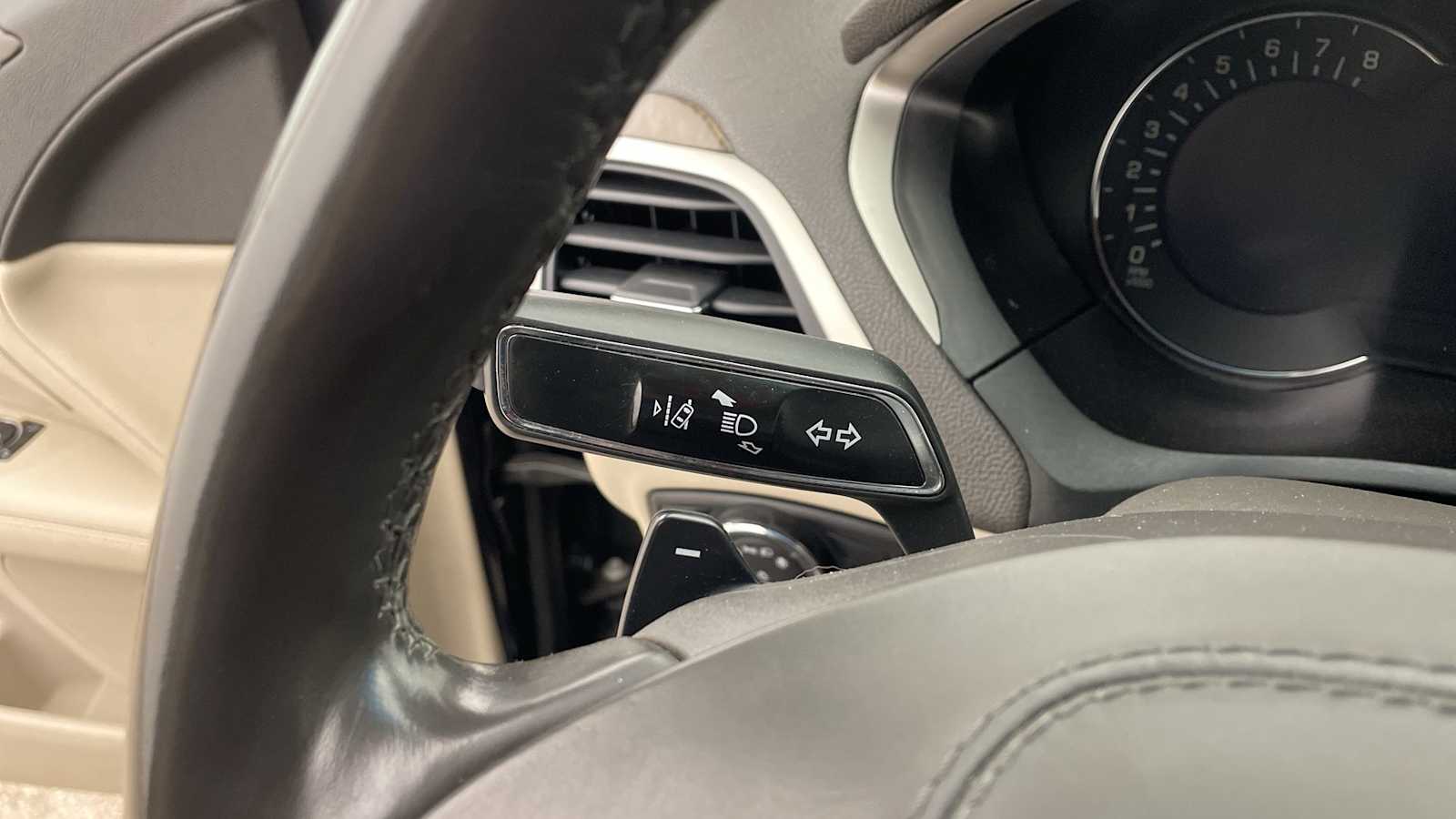 Thumbnail: 2020 Lincoln MKZ - 17