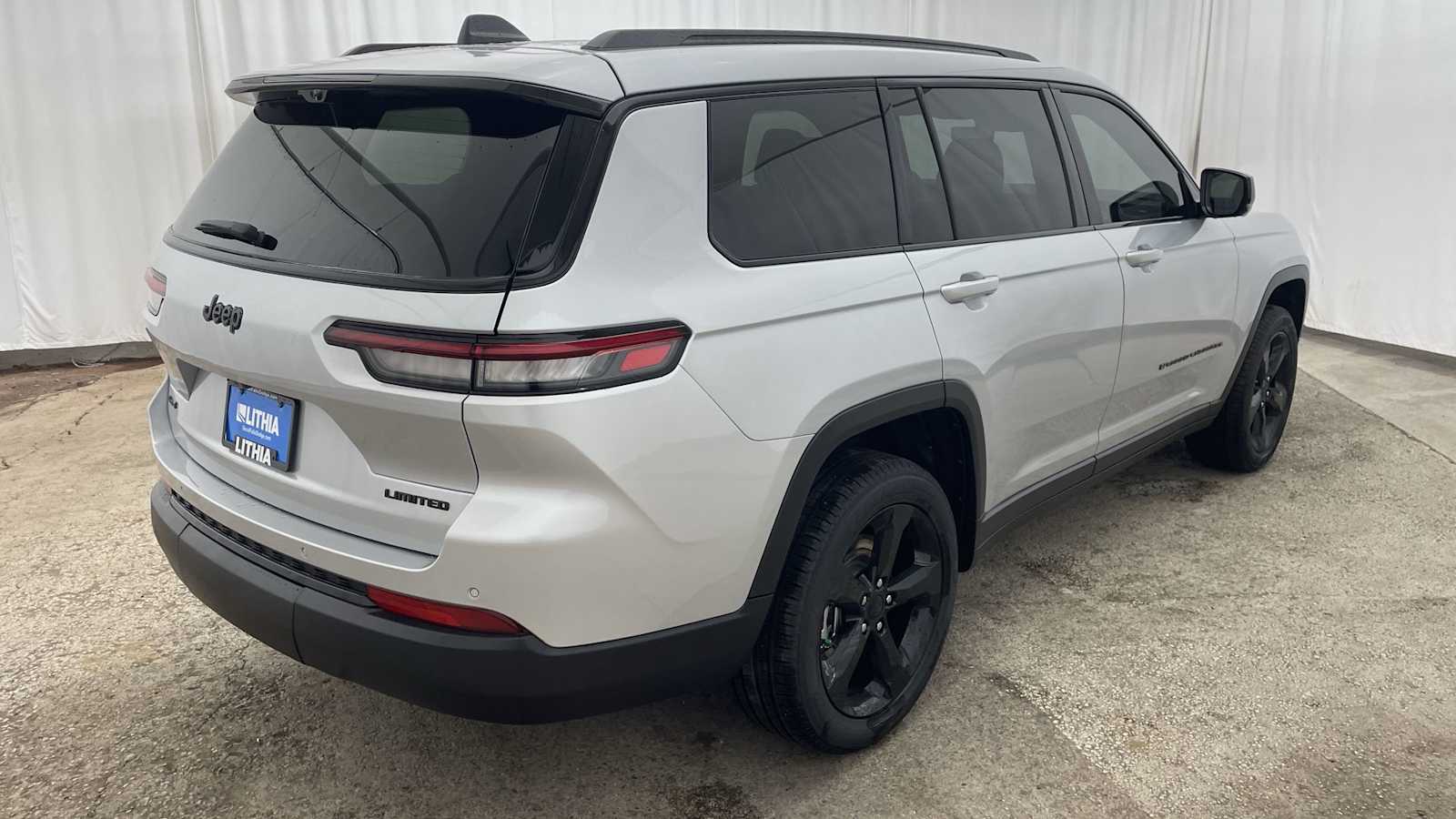 Thumbnail: 2025 Jeep Grand Cherokee - 38