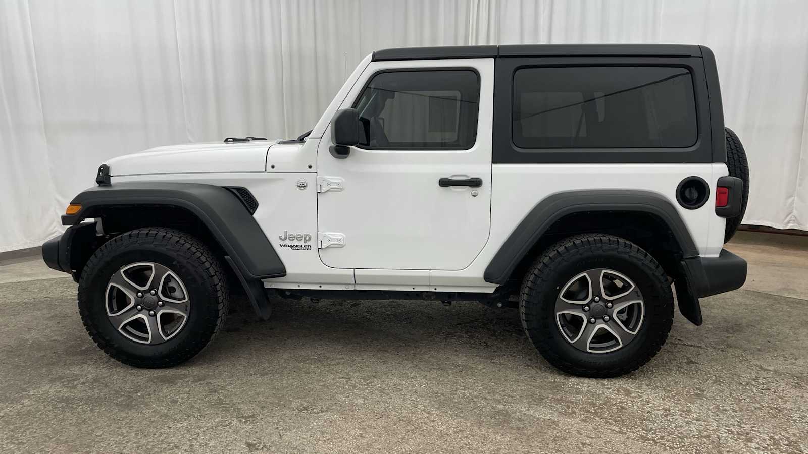 Thumbnail: 2020 Jeep Wrangler - 29