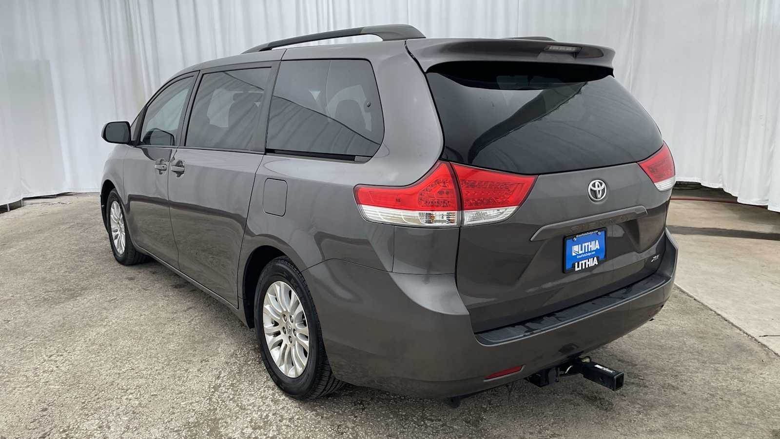 Thumbnail: 2013 Toyota Sienna - 33