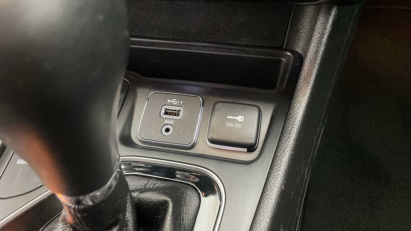 Thumbnail: 2019 Jeep Cherokee - 21