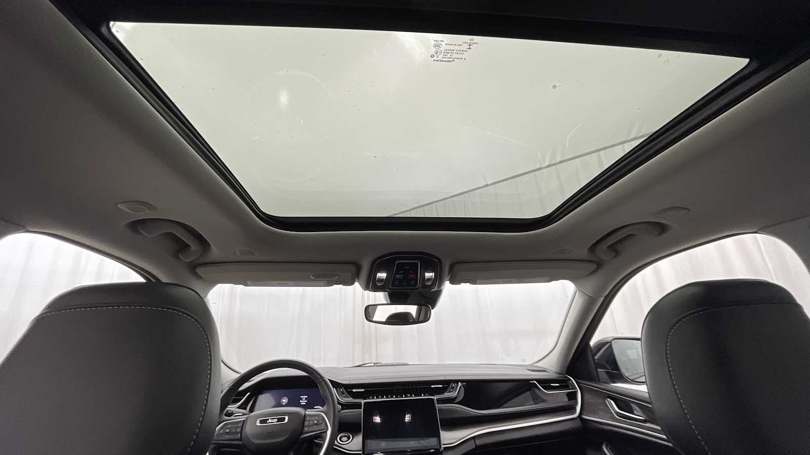 Thumbnail: 2022 Jeep Grand Cherokee - 9