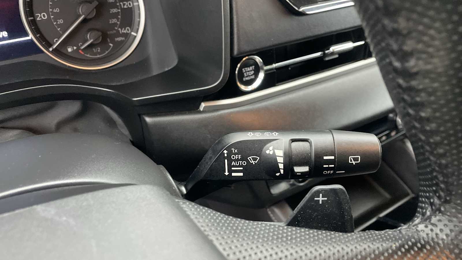 Thumbnail: 2023 Mitsubishi Outlander - 16