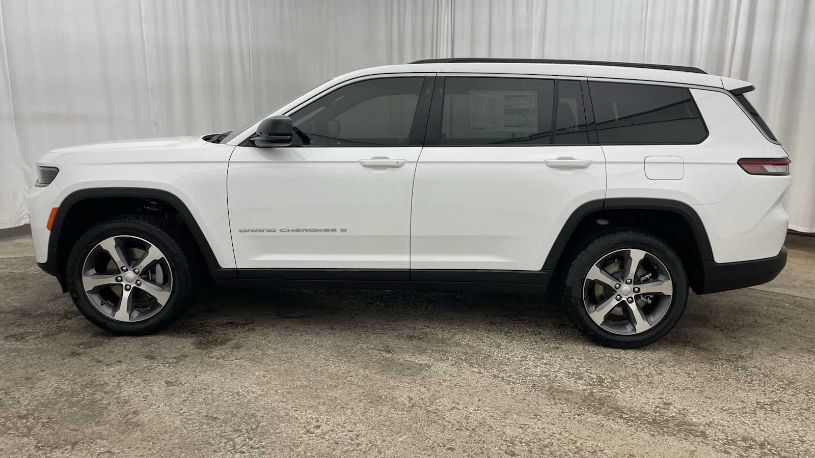 Thumbnail: 2026 Jeep Grand Cherokee L - 34