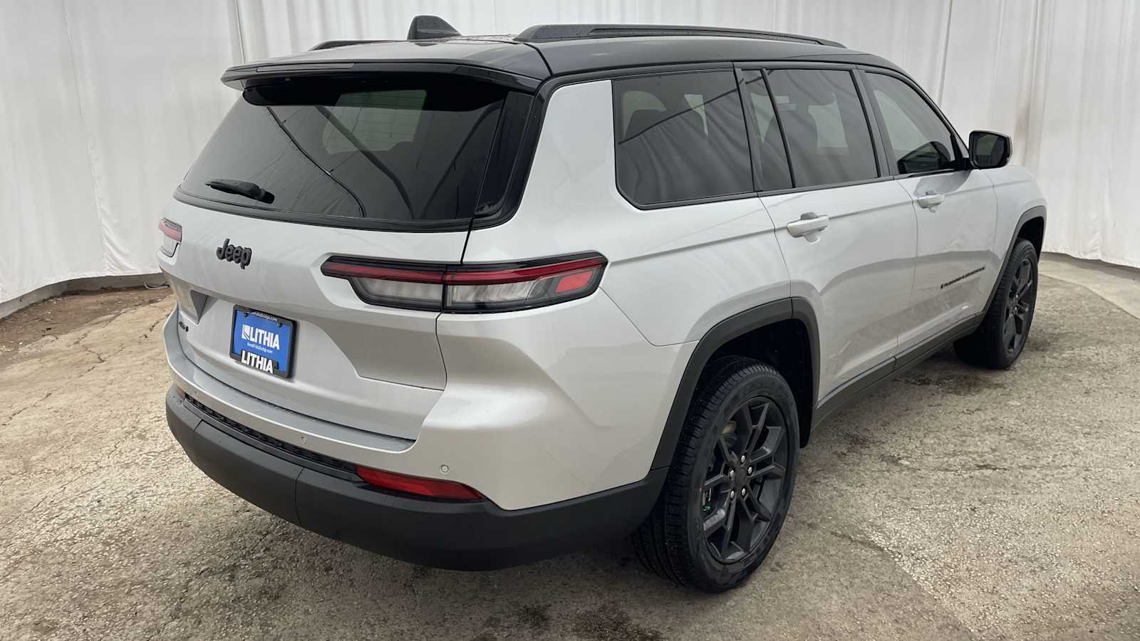 Thumbnail: 2025 Jeep Grand Cherokee - 37