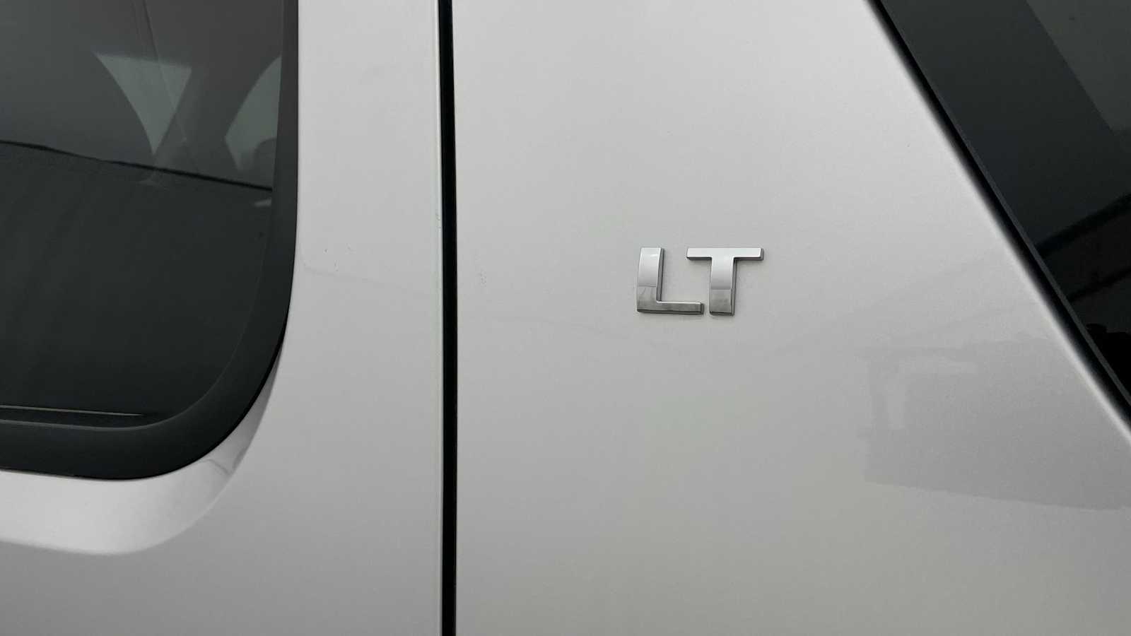 Thumbnail: 2014 Chevrolet Suburban - 28
