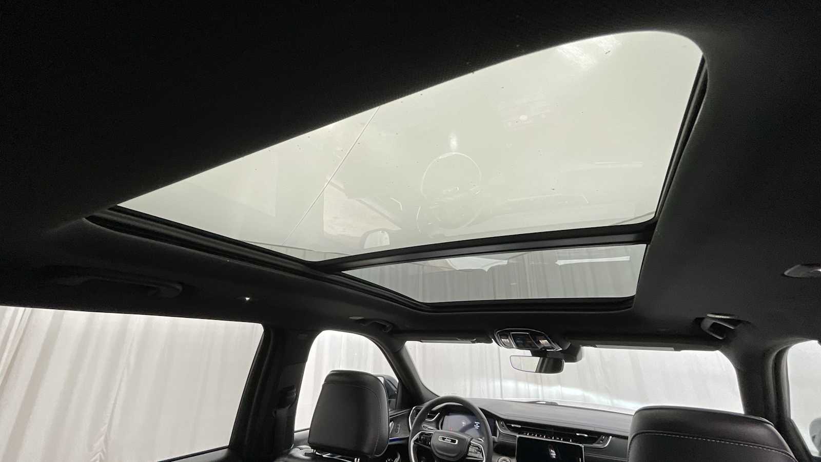 Thumbnail: 2023 Jeep Grand Cherokee - 13