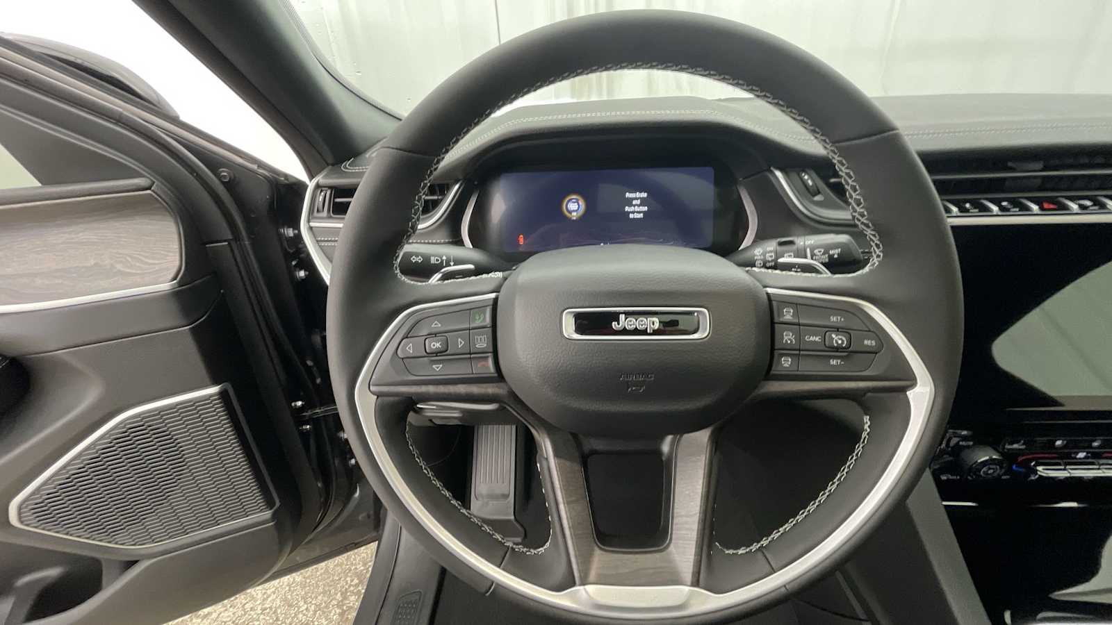 Thumbnail: 2025 Jeep Grand Cherokee - 14