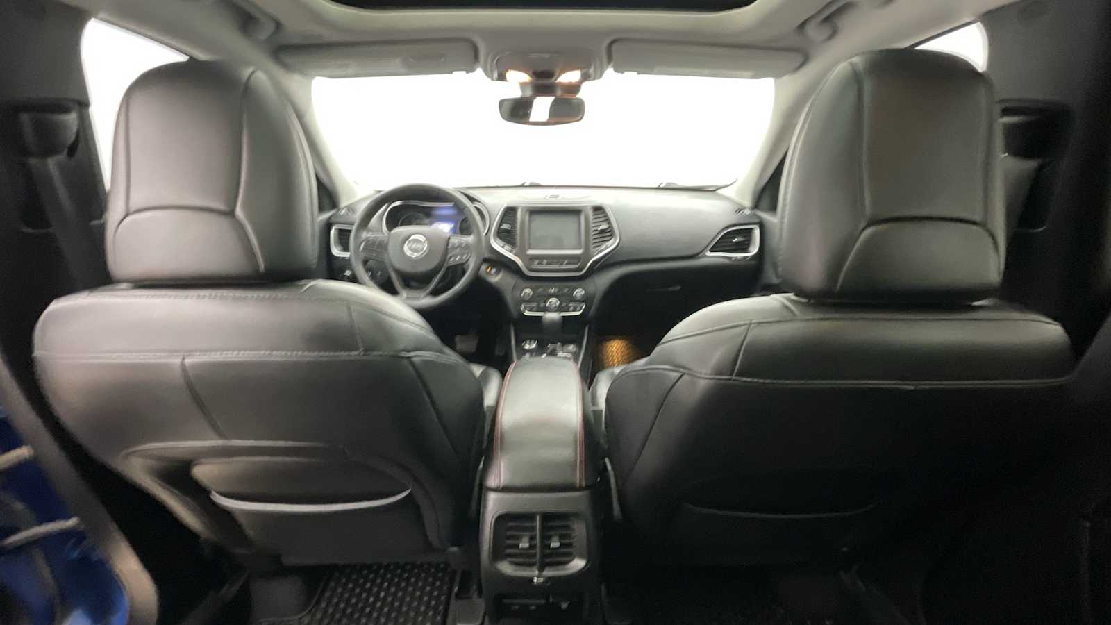 Thumbnail: 2019 Jeep Cherokee - 8