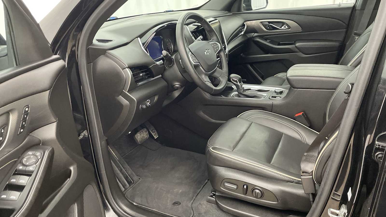 Thumbnail: 2023 Chevrolet Traverse - 2