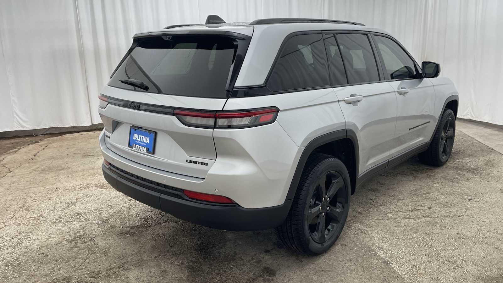 Thumbnail: 2025 Jeep Grand Cherokee - 37