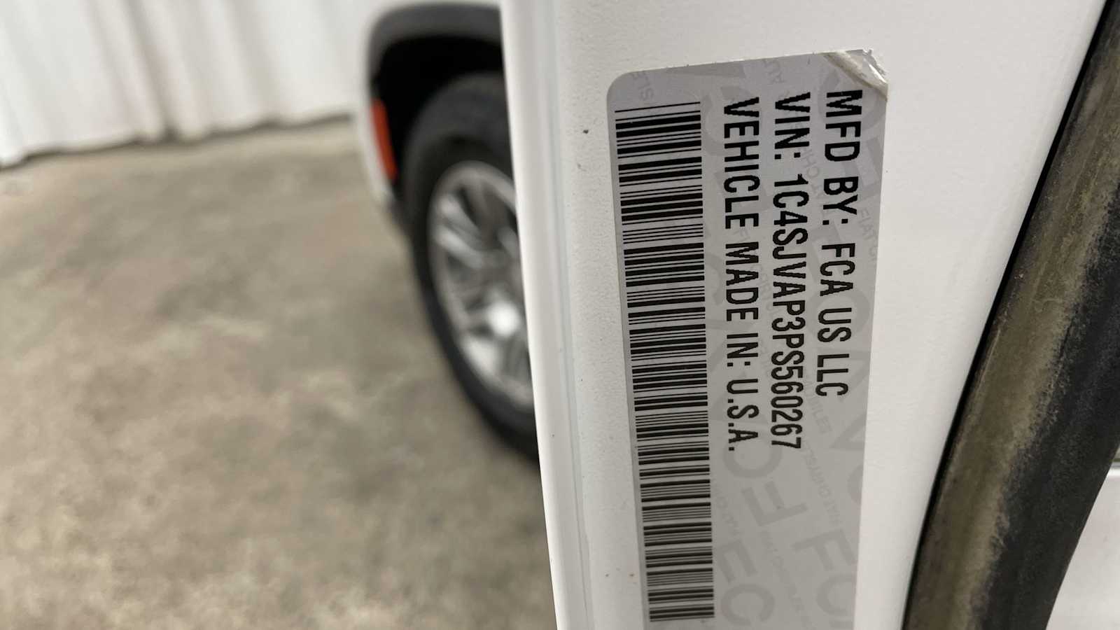 Thumbnail: 2023 Jeep Wagoneer - 28