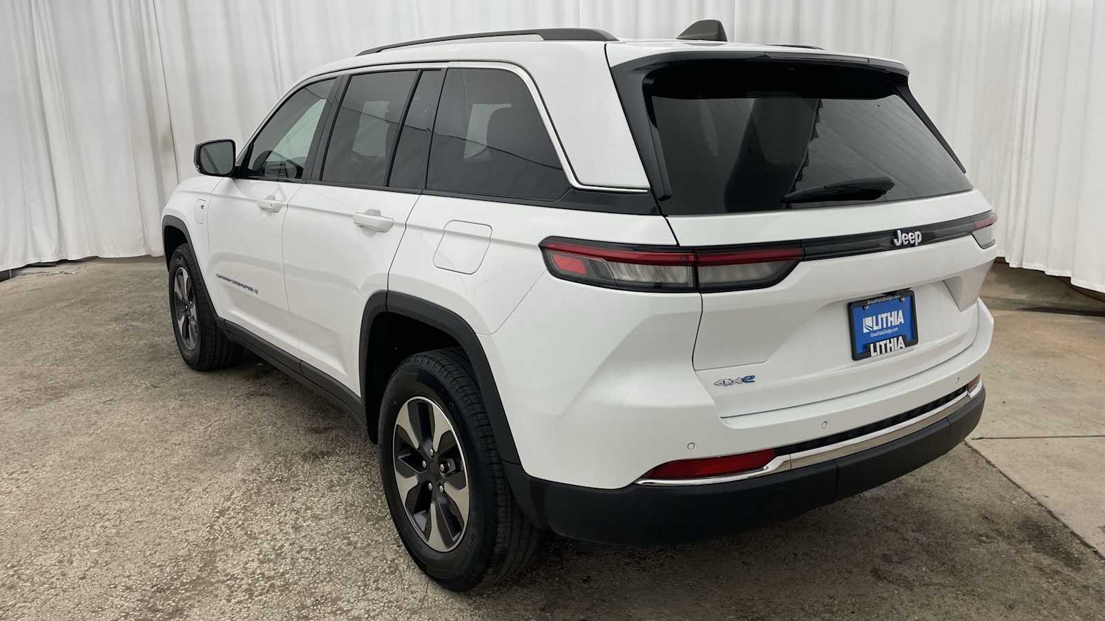 Thumbnail: 2023 Jeep Grand Cherokee - 35