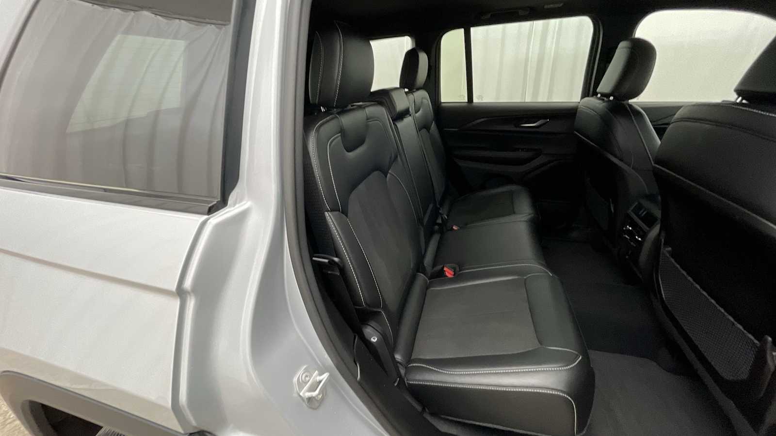 Thumbnail: 2024 Jeep Grand Cherokee - 10