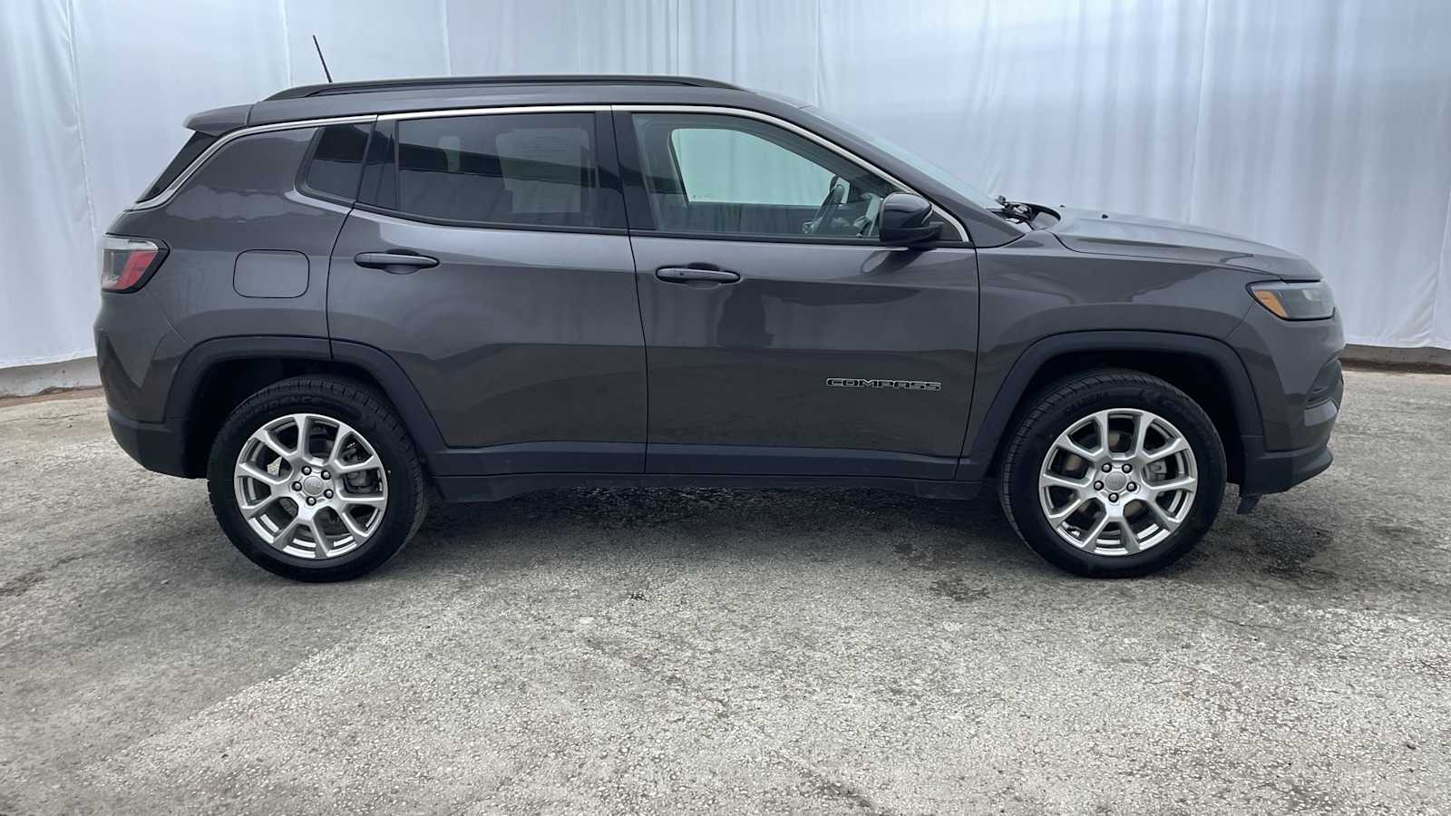 Thumbnail: 2022 Jeep Compass - 34