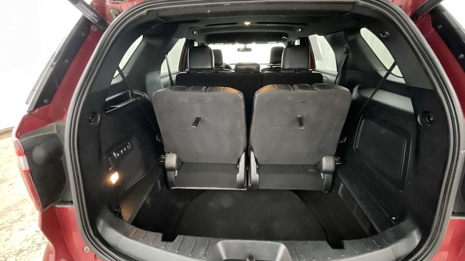 Thumbnail: 2019 Ford Explorer - 31