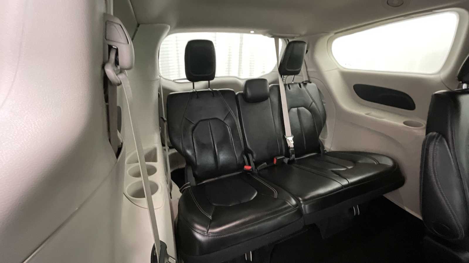 Thumbnail: 2023 Chrysler Pacifica - 10