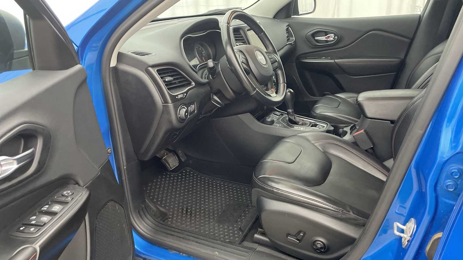 Thumbnail: 2019 Jeep Cherokee - 2