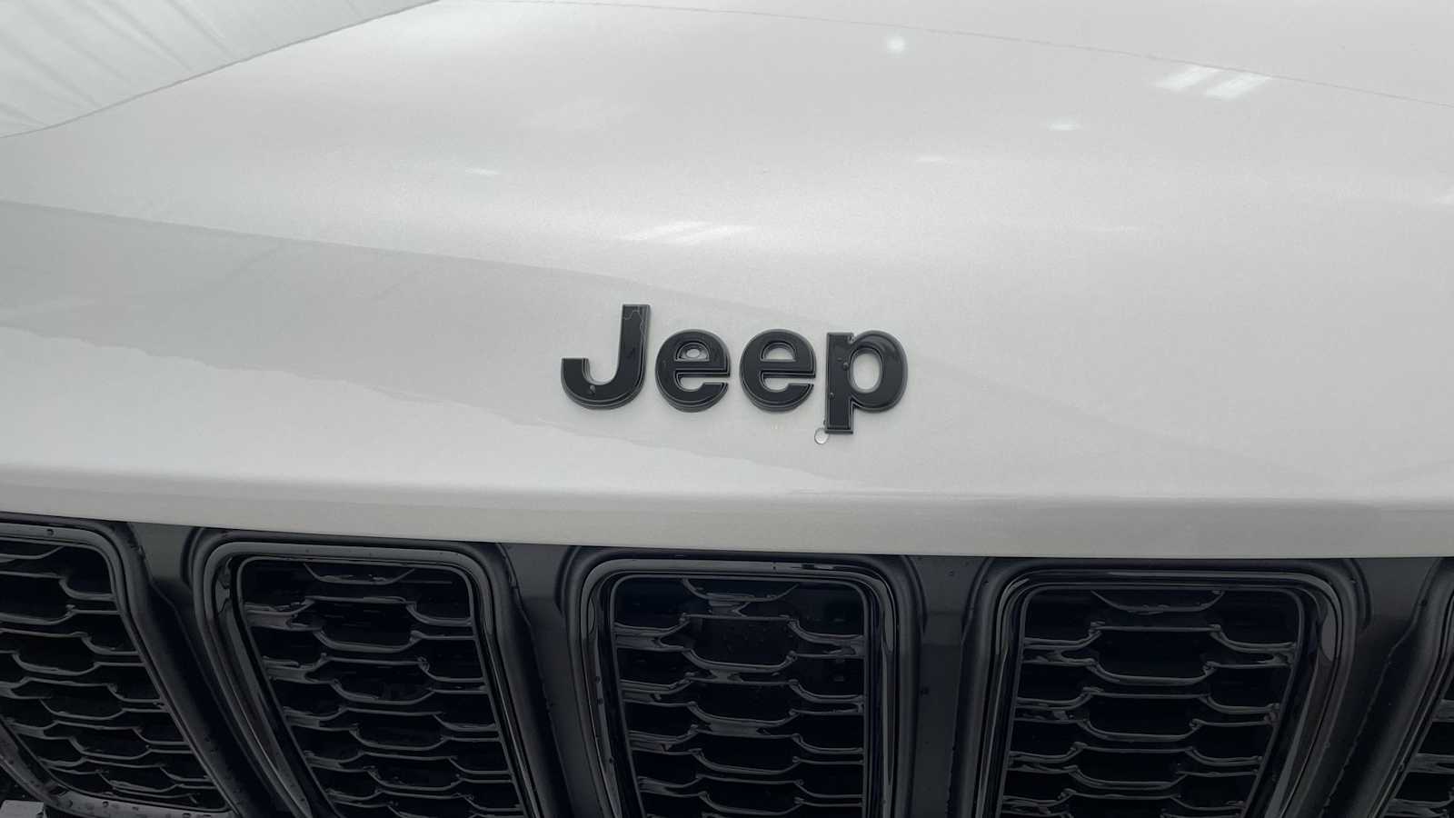 Thumbnail: 2025 Jeep Grand Cherokee - 38