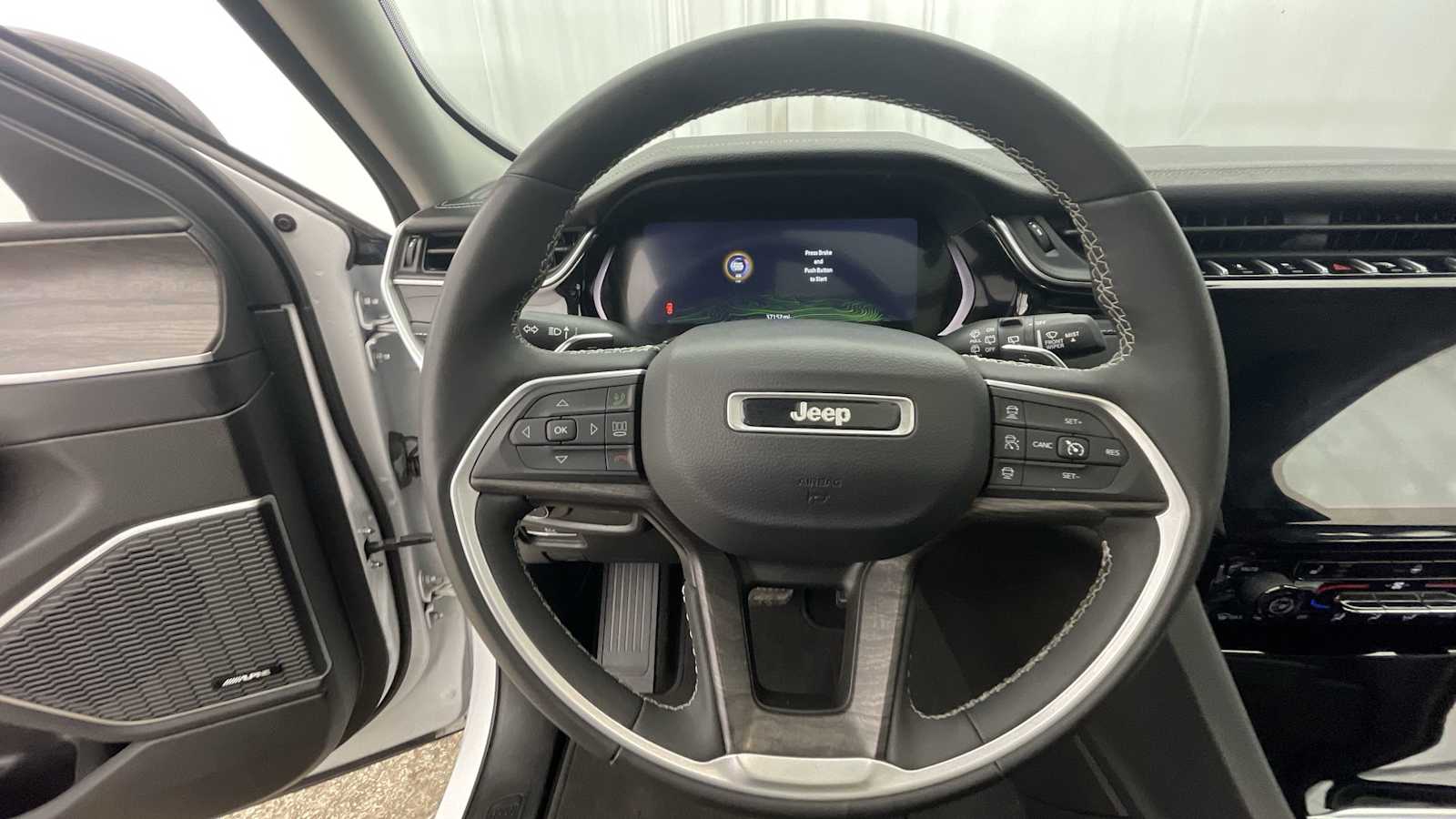 Thumbnail: 2023 Jeep Grand Cherokee - 14