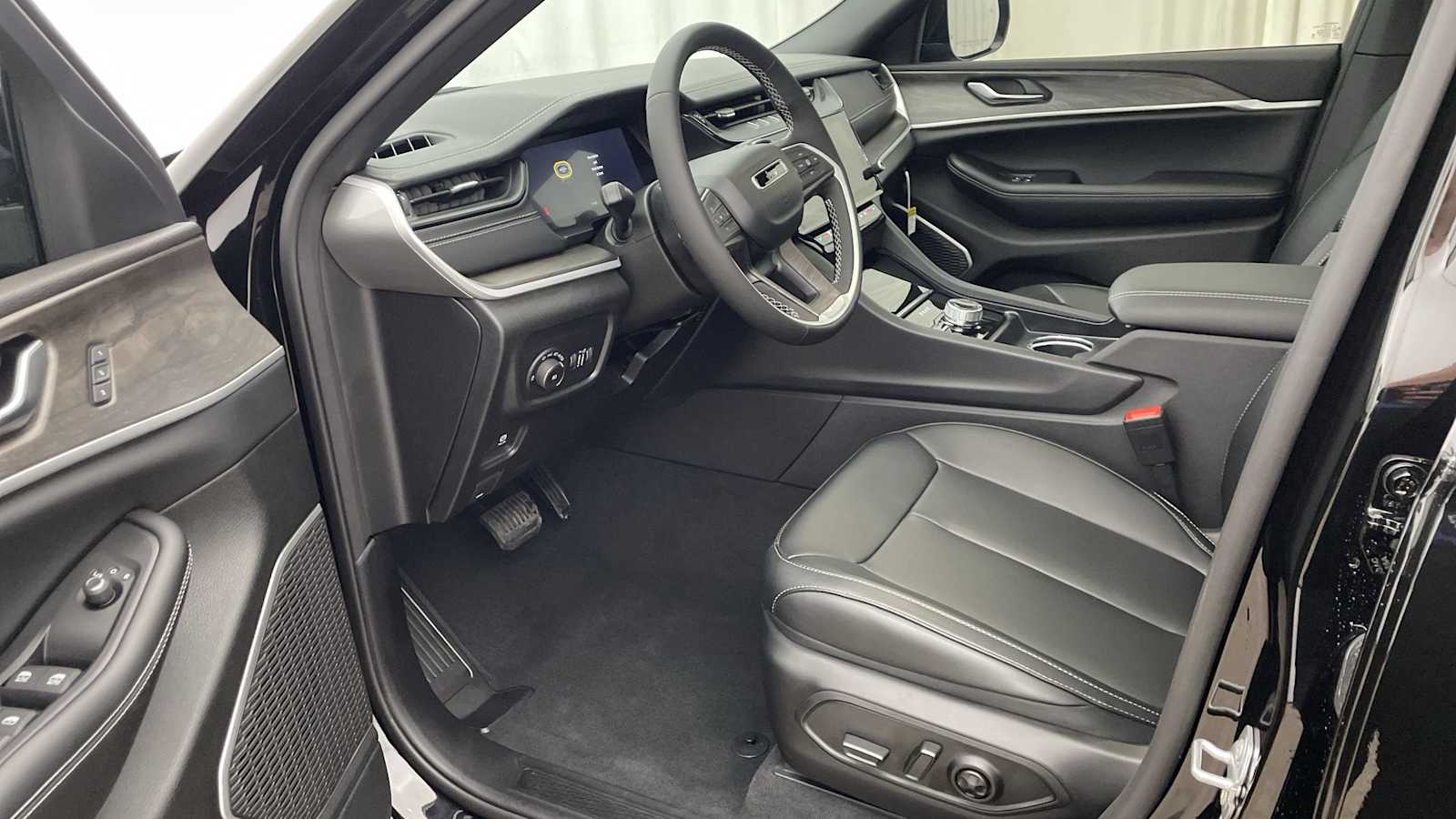 Thumbnail: 2026 Jeep Grand Cherokee L - 2