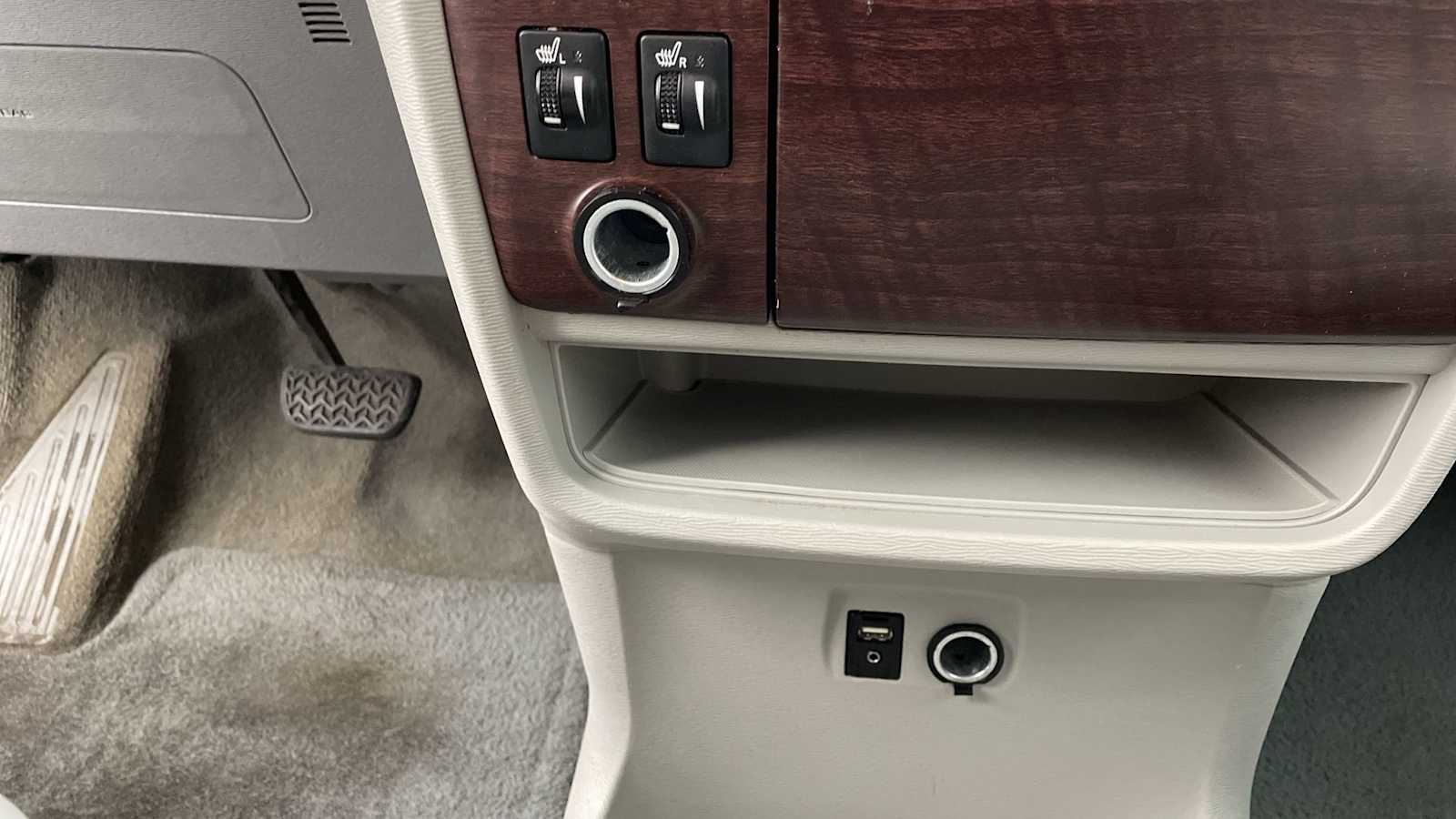Thumbnail: 2013 Toyota Sienna - 20