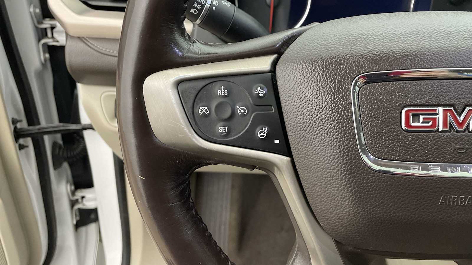 Thumbnail: 2017 GMC Acadia - 16