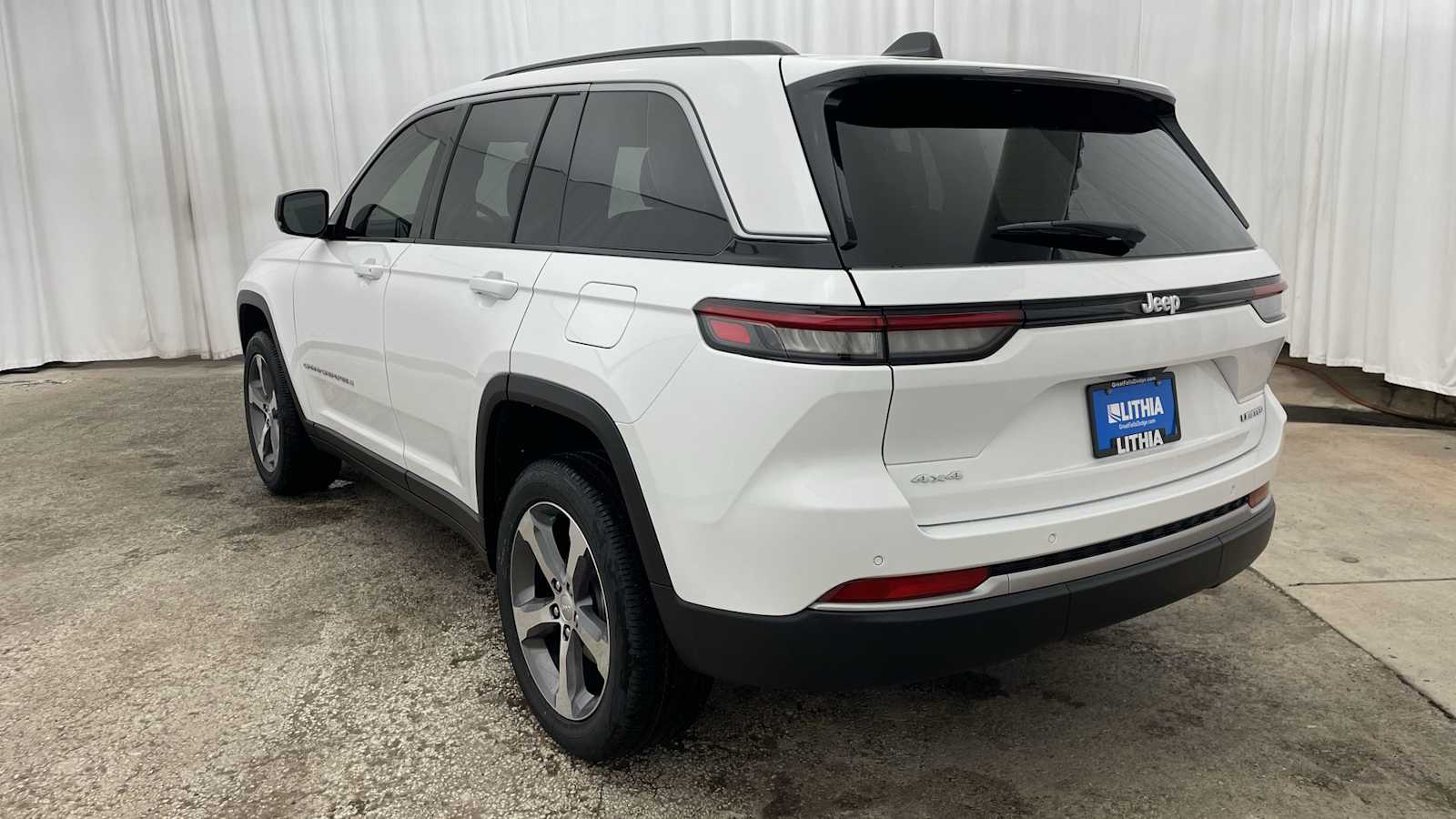 Thumbnail: 2026 Jeep Grand Cherokee - 34