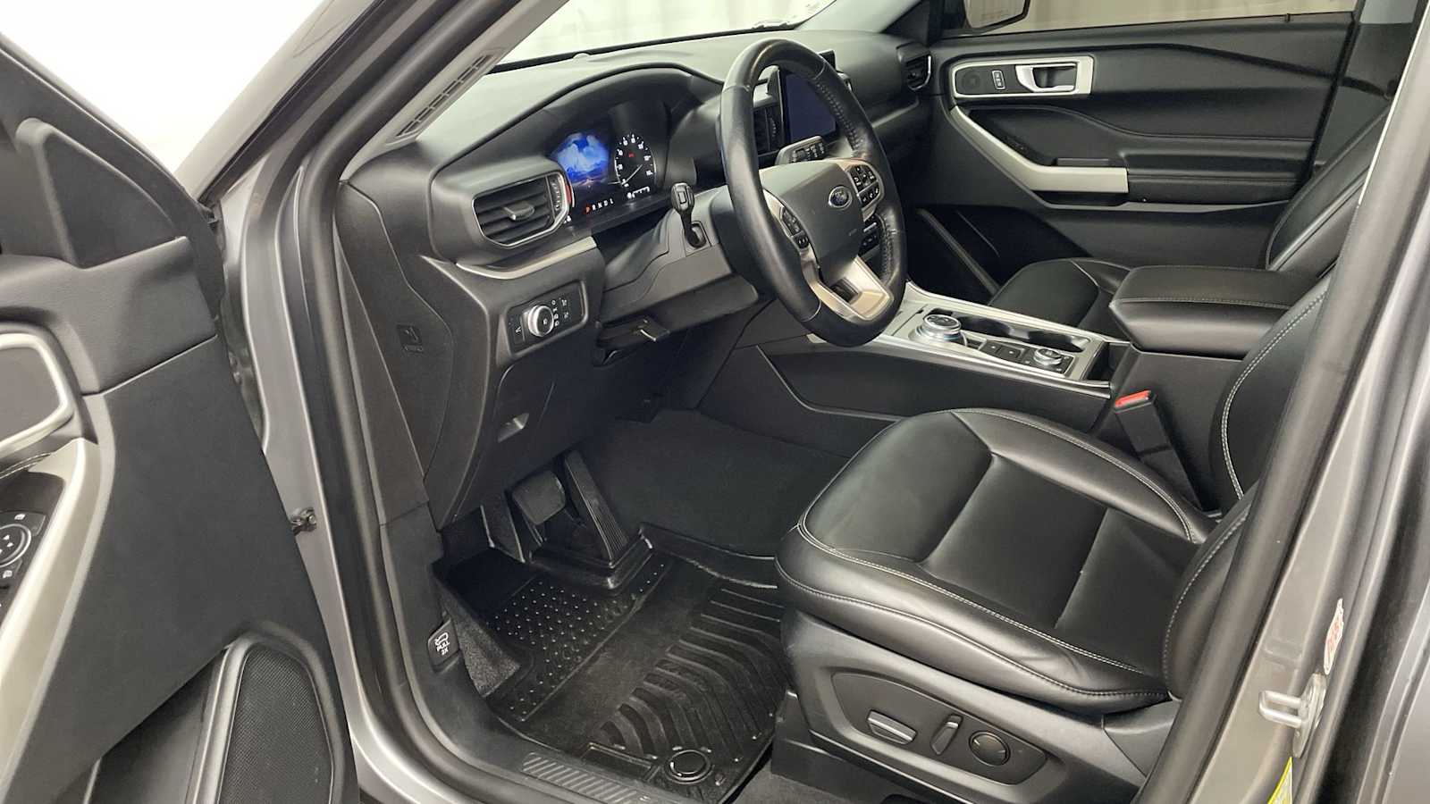 Thumbnail: 2022 Ford Explorer - 2