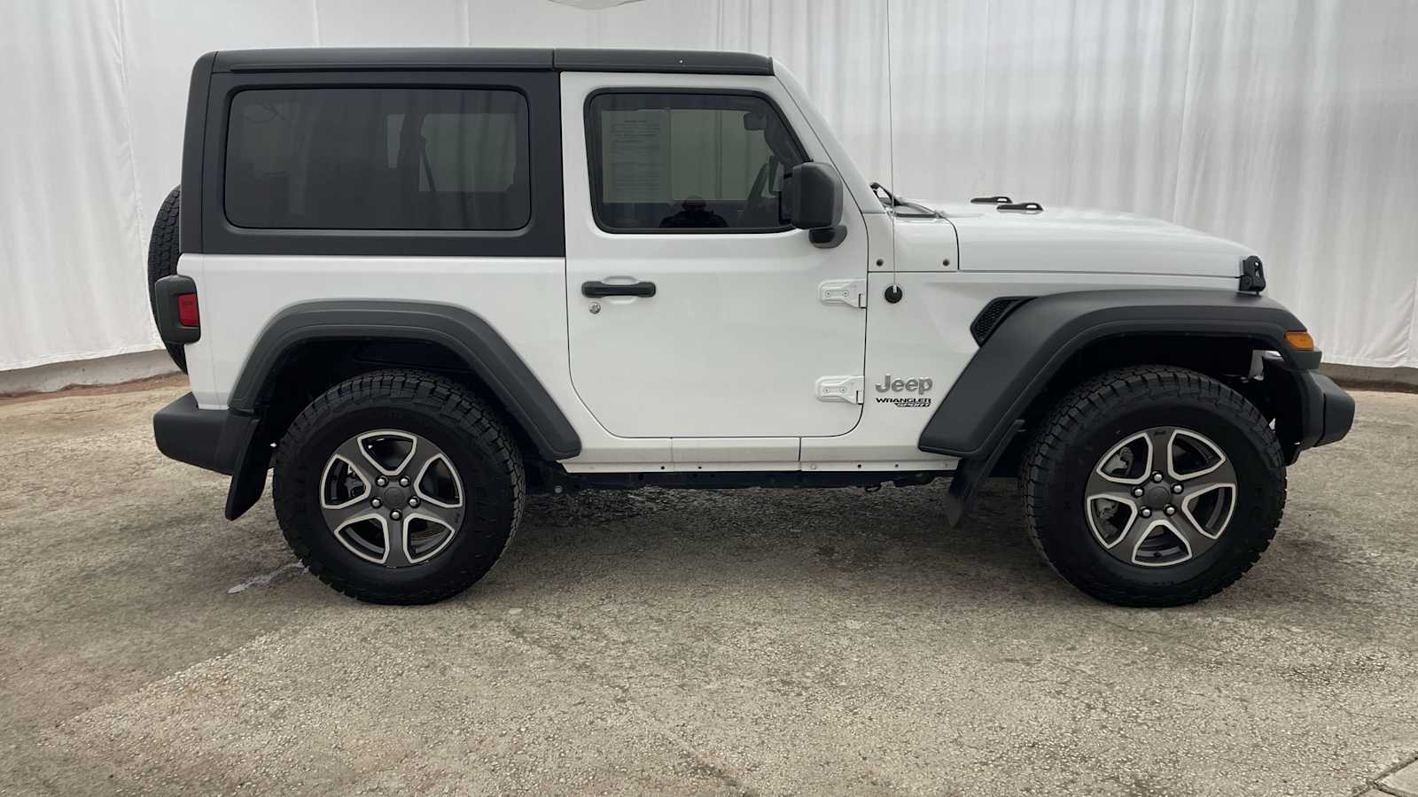 Thumbnail: 2020 Jeep Wrangler - 33