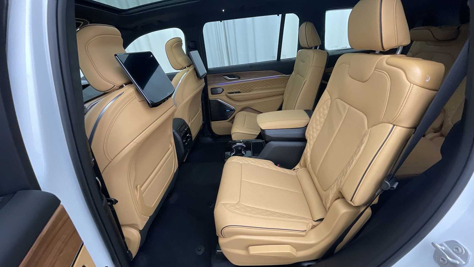 Thumbnail: 2026 Jeep Grand Cherokee L - 10