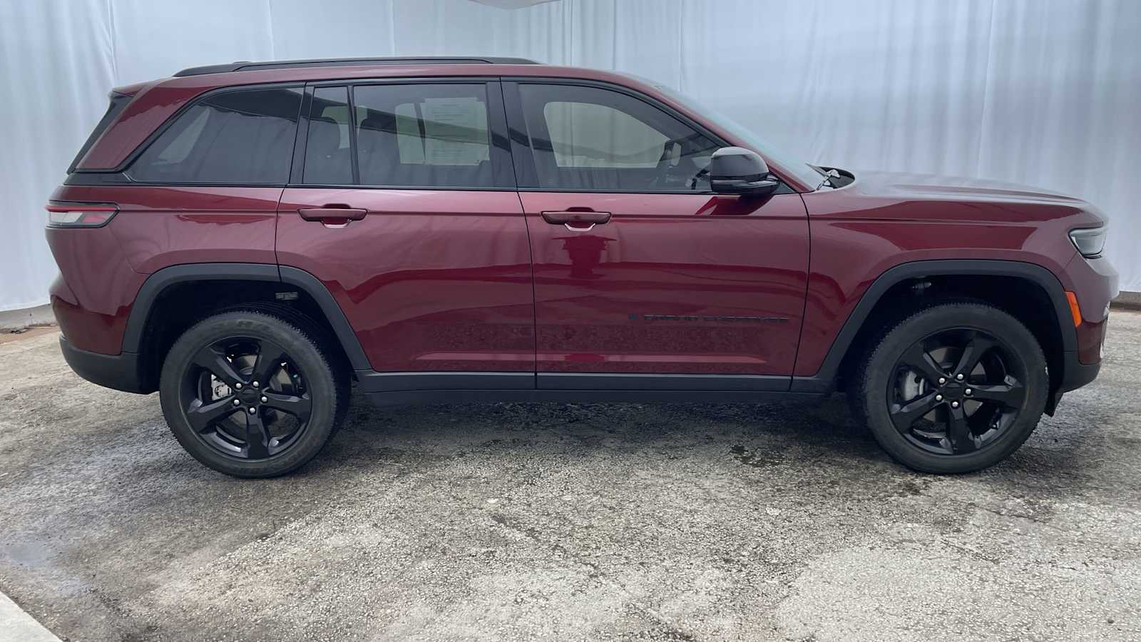 Thumbnail: 2023 Jeep Grand Cherokee - 34