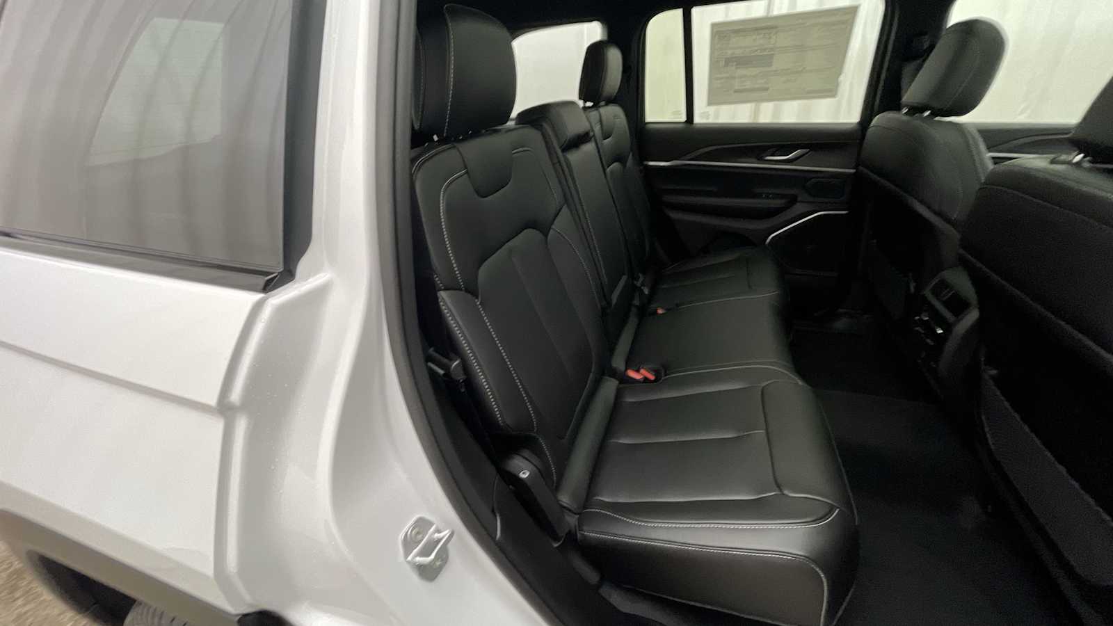 Thumbnail: 2026 Jeep Grand Cherokee - 11