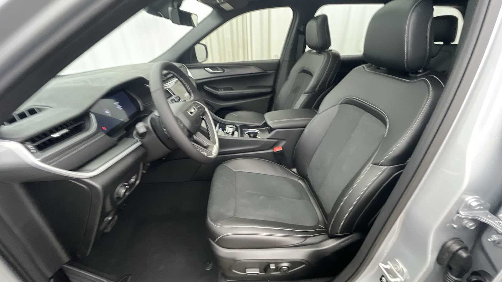 Thumbnail: 2025 Jeep Grand Cherokee - 5